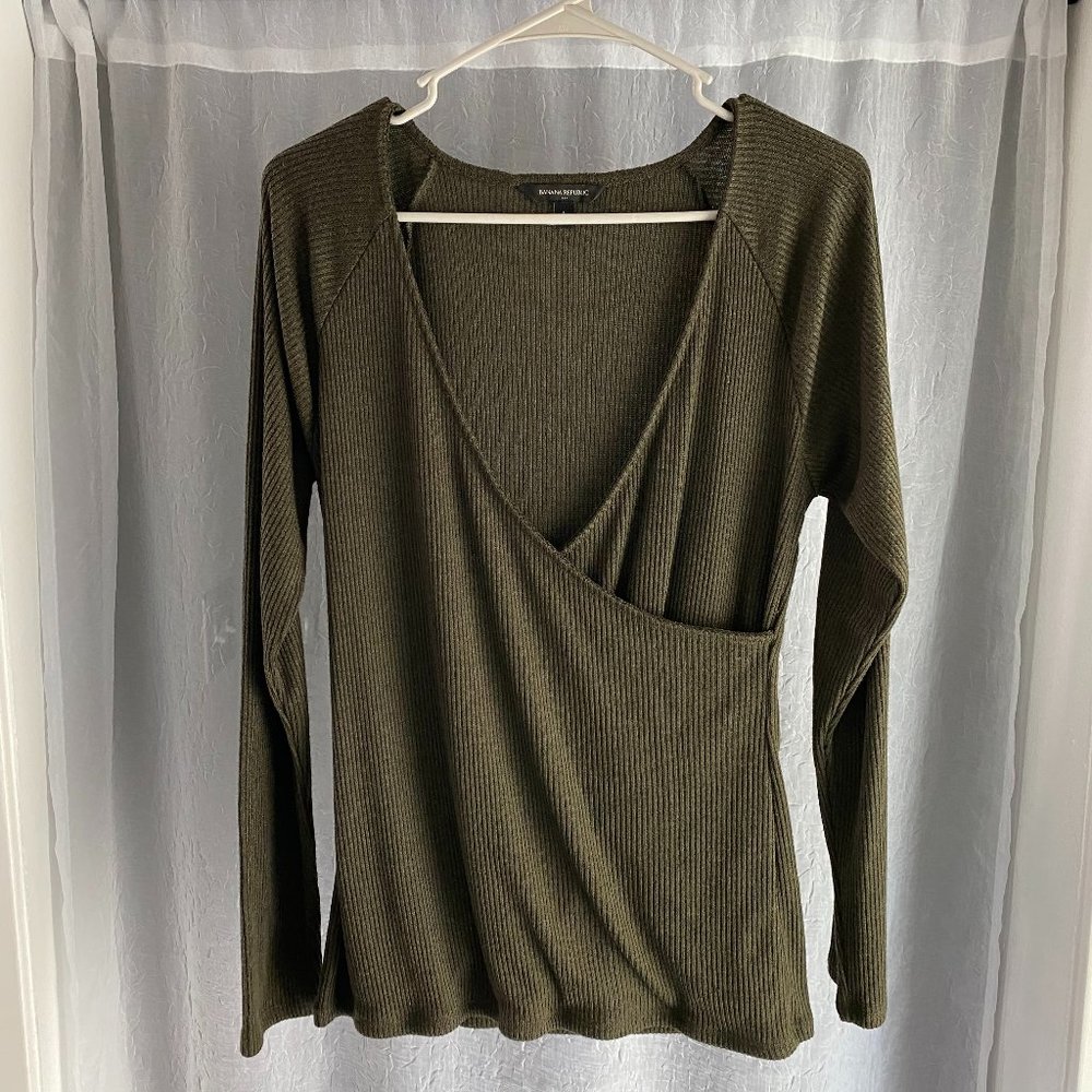 Banana Republic Women's L long sleeve olive green top